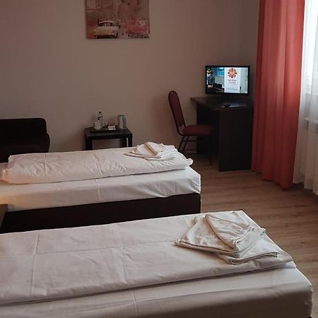 Hotelik Kameleon Pokoje Goscinne Jawor Esterno foto