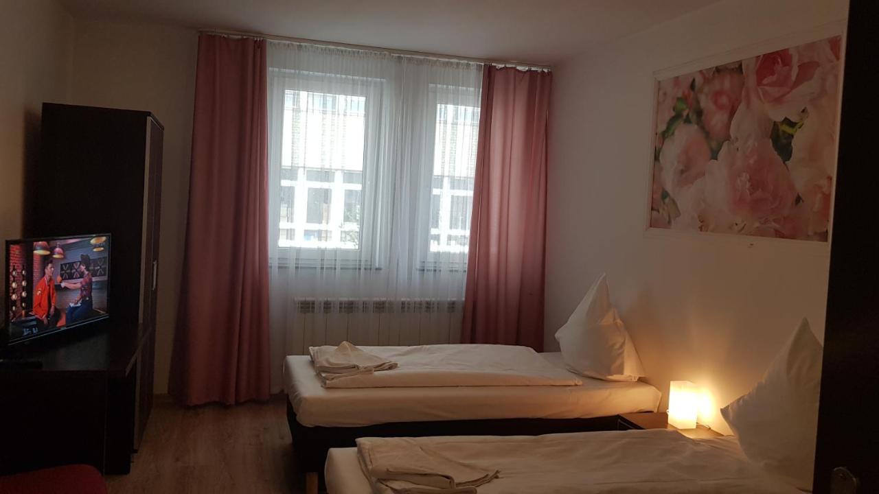 Hotelik Kameleon Pokoje Goscinne Jawor Esterno foto