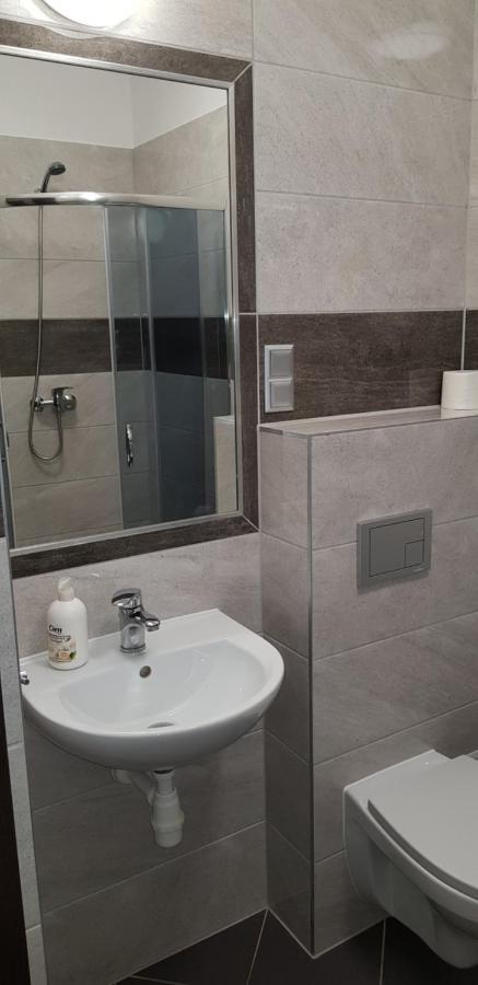 Hotelik Kameleon Pokoje Goscinne Jawor Esterno foto